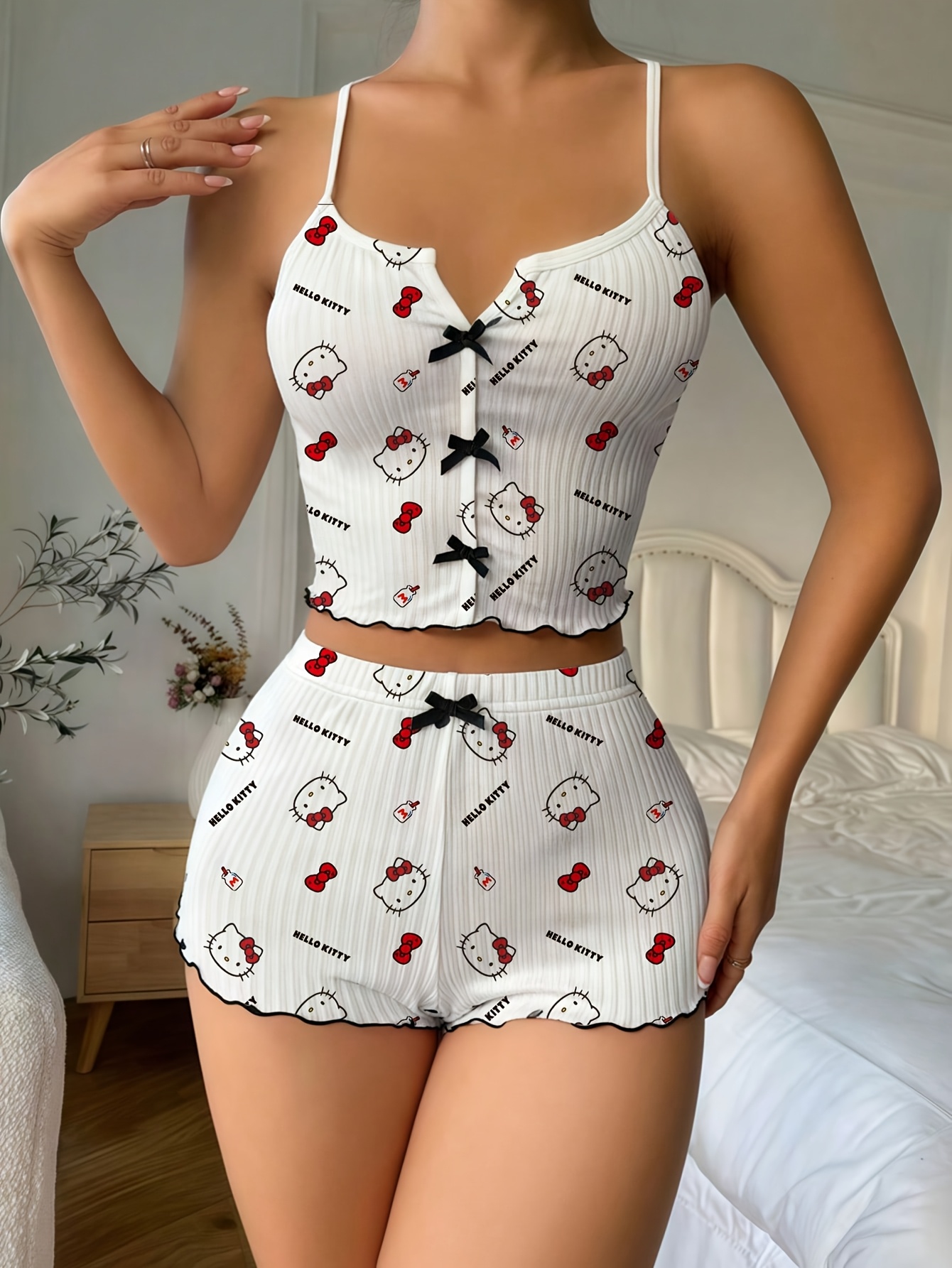 Sanrio Hello Kitty Bowknot Sus - Women Top Fashion 评论和价格